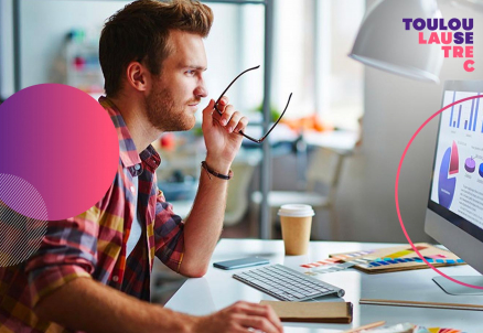 hombre computadora diseño